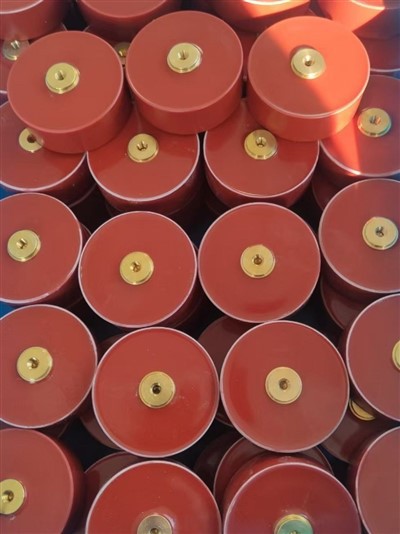 Diska kondensators 103